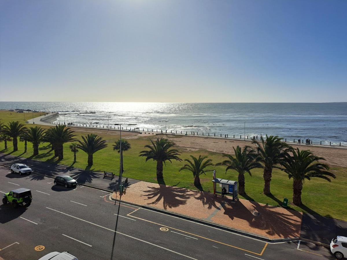 3 Bedroom Sea Facing Family Apartment Cape Town Moullie Point 外观 照片