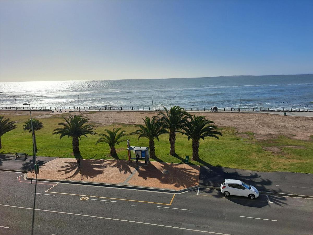 3 Bedroom Sea Facing Family Apartment Cape Town Moullie Point 外观 照片