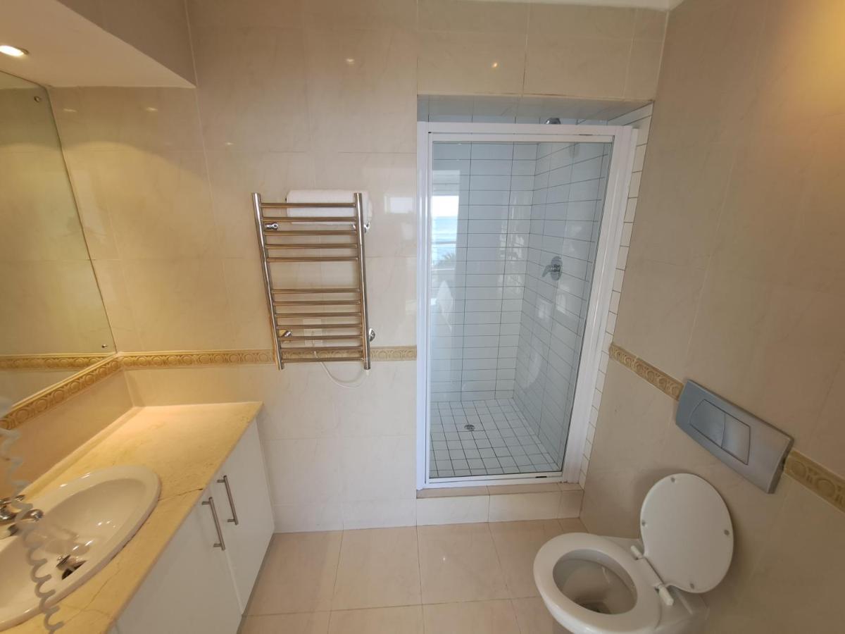 3 Bedroom Sea Facing Family Apartment Cape Town Moullie Point 外观 照片
