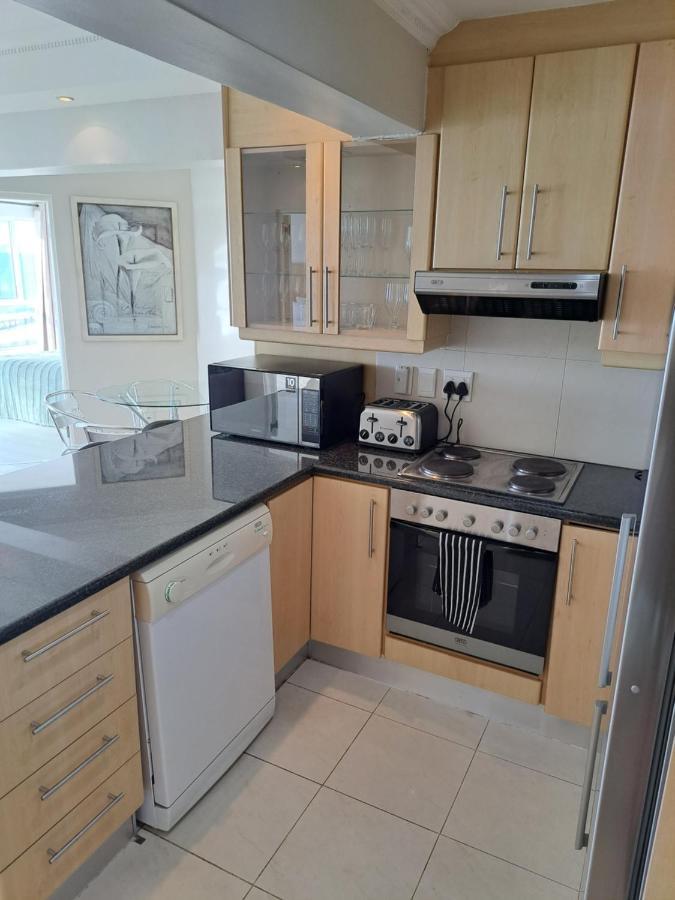 3 Bedroom Sea Facing Family Apartment Cape Town Moullie Point 外观 照片