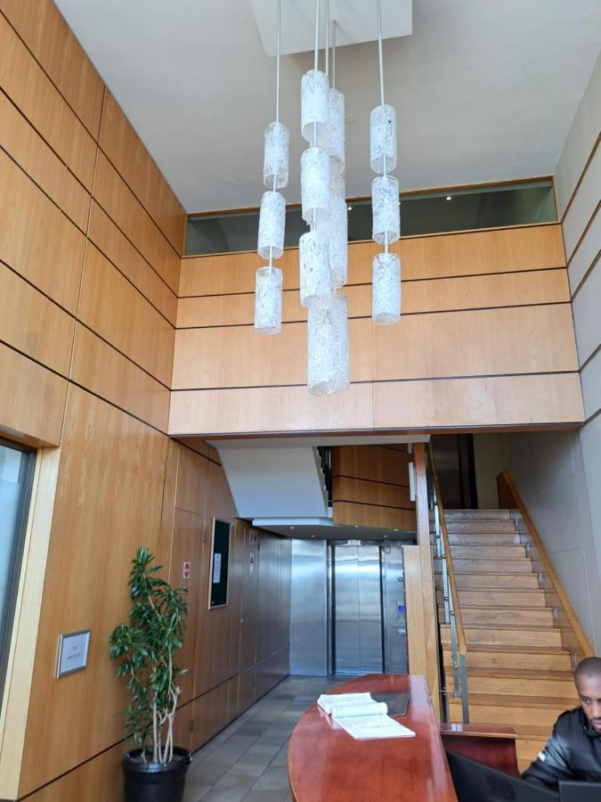 3 Bedroom Sea Facing Family Apartment Cape Town Moullie Point 外观 照片