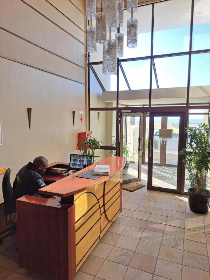 3 Bedroom Sea Facing Family Apartment Cape Town Moullie Point 外观 照片