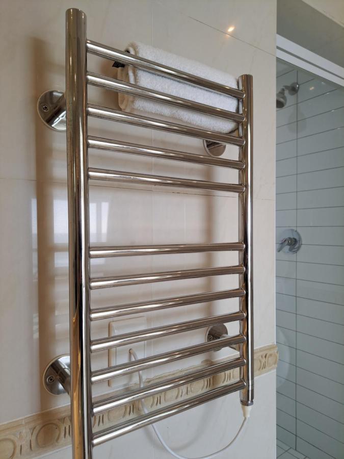 3 Bedroom Sea Facing Family Apartment Cape Town Moullie Point 外观 照片