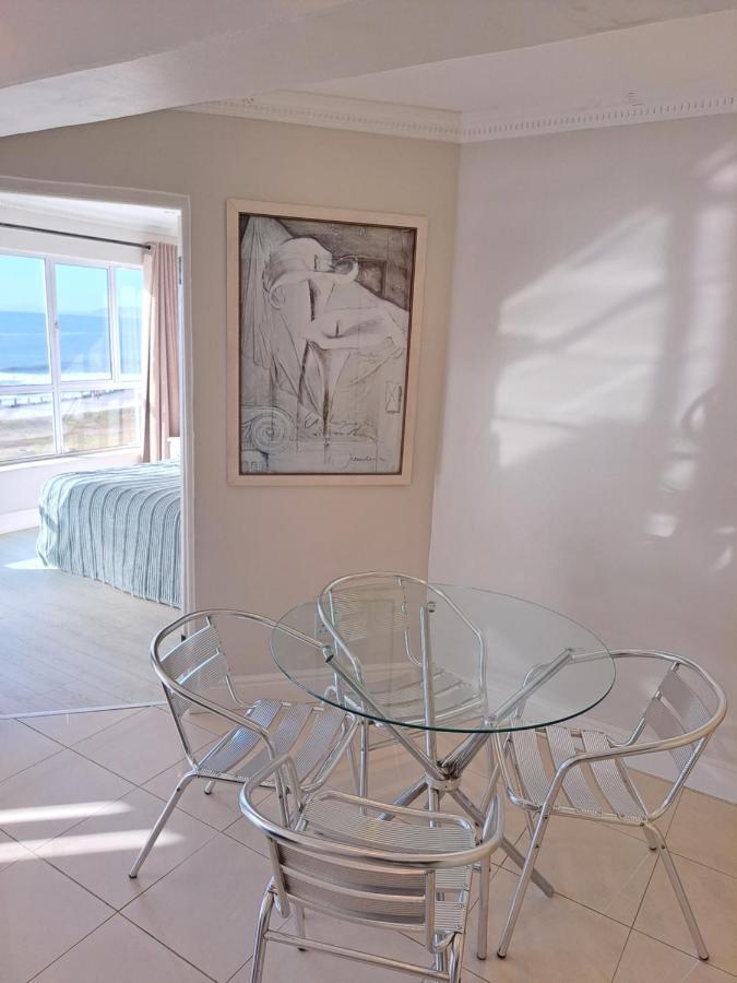 3 Bedroom Sea Facing Family Apartment Cape Town Moullie Point 外观 照片
