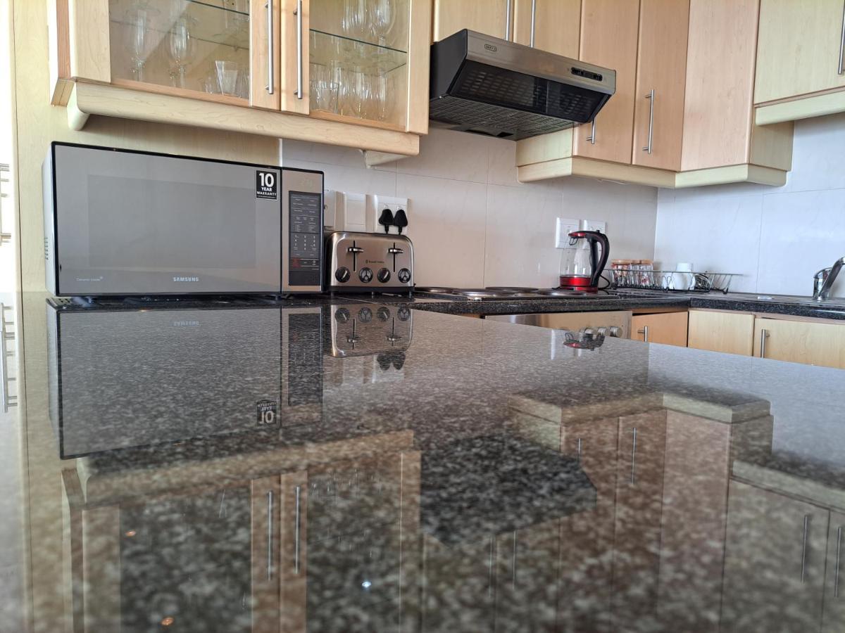 3 Bedroom Sea Facing Family Apartment Cape Town Moullie Point 外观 照片